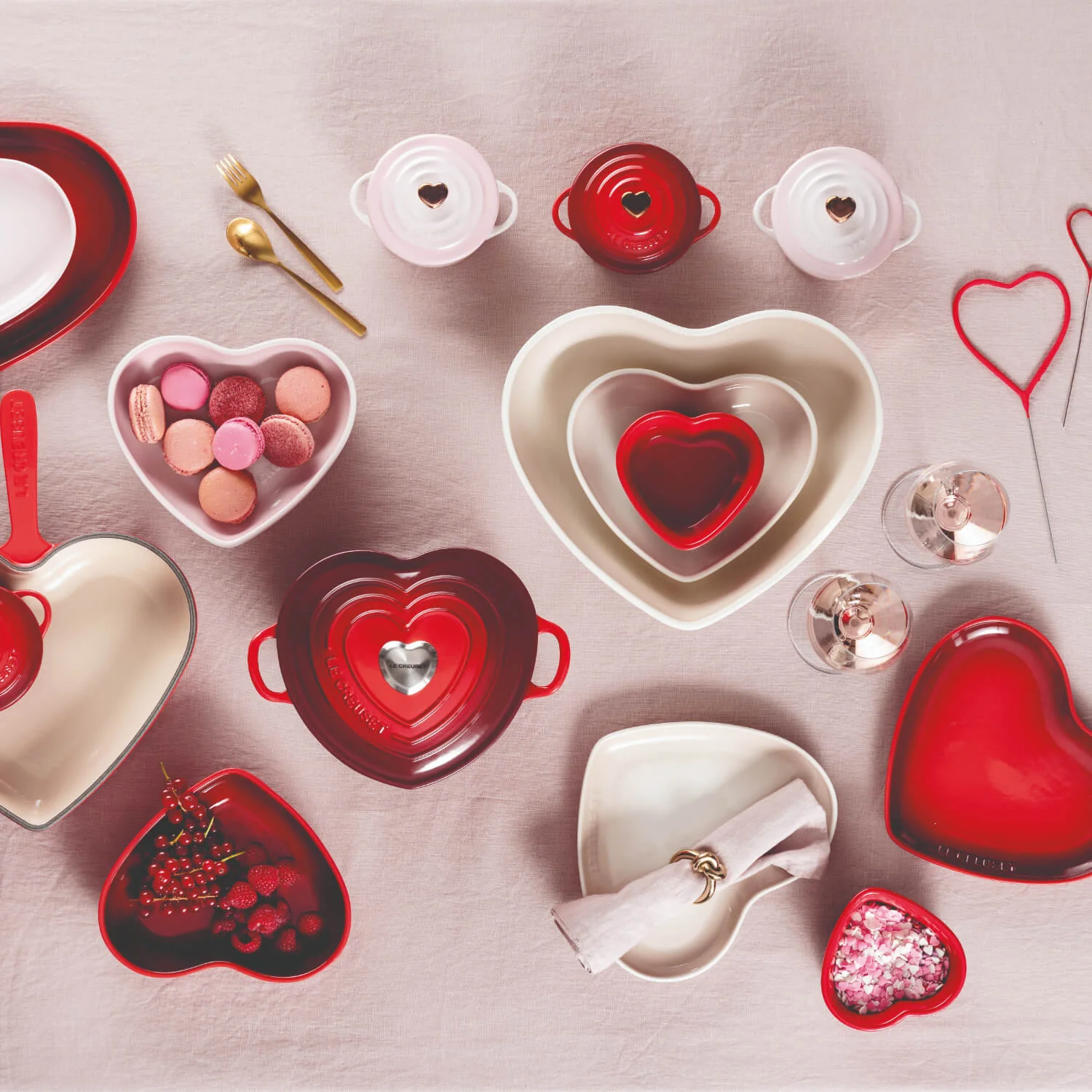 Le Creuset 23cm Heart Stoneware Plate - Cerise - Image 6