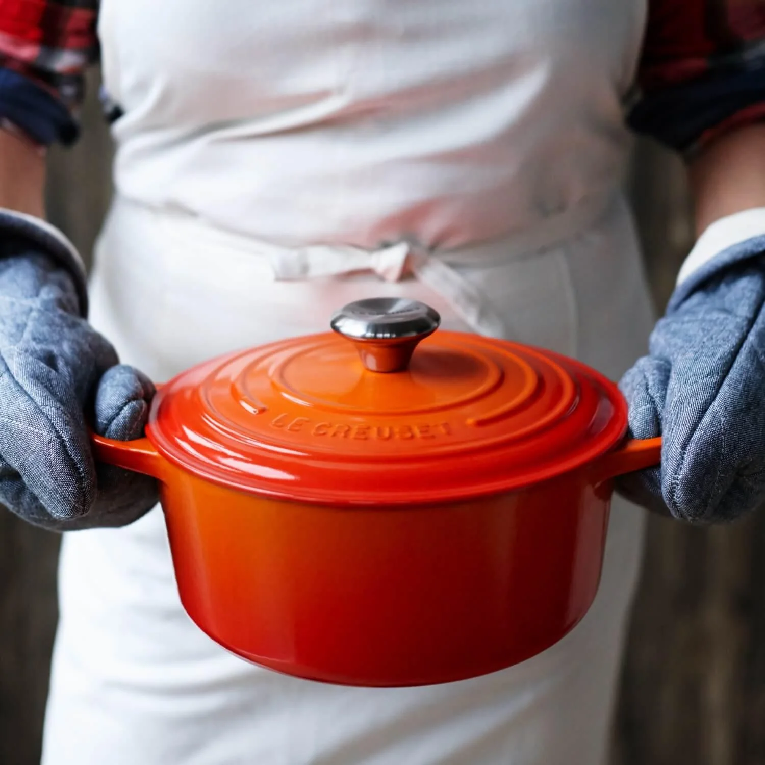 Le Creuset Signature Cast Iron 3 Piece Casserole & Heritage Stoneware Oven Dish Set - Volcanic - Image 10
