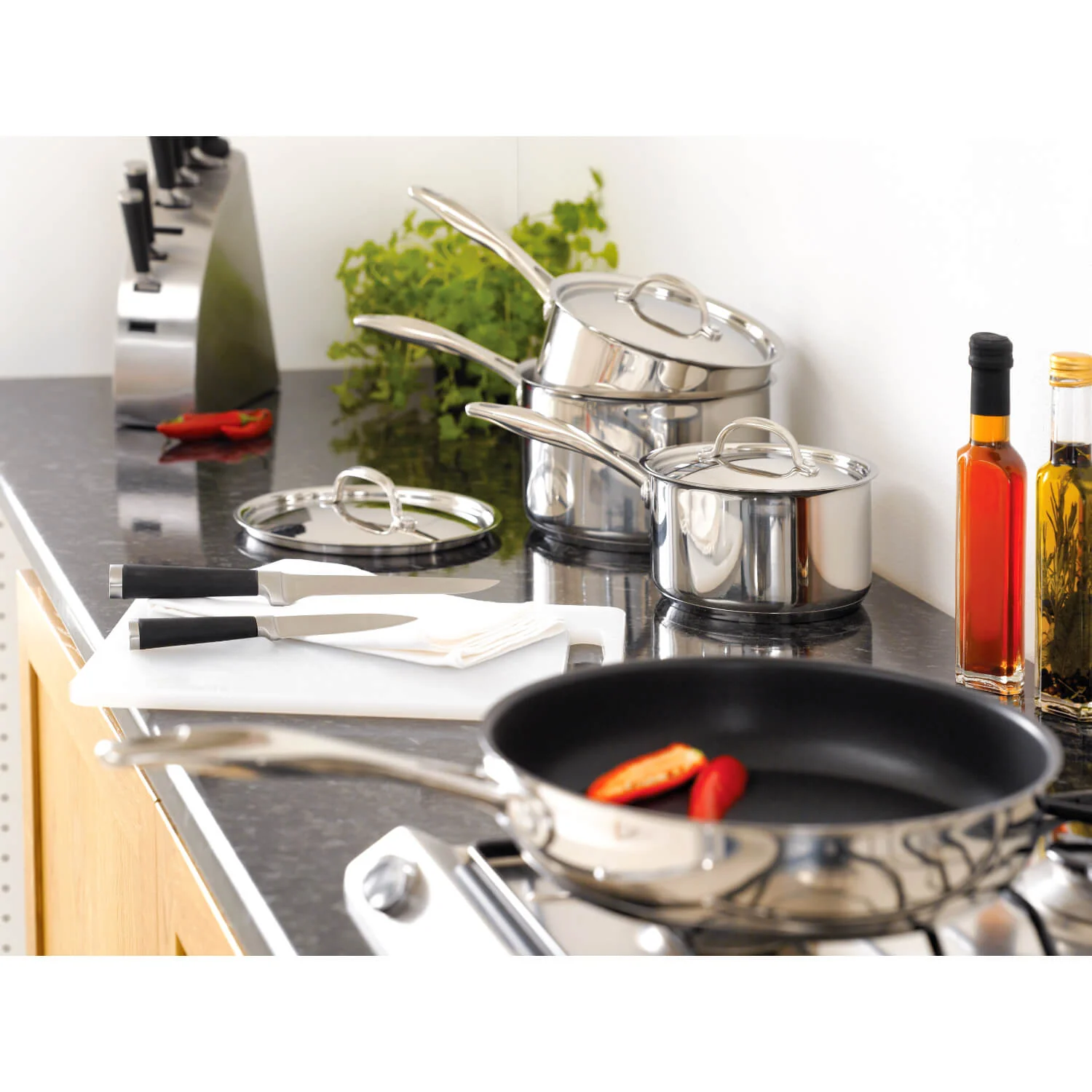 Stellar 7000 Stainless Steel Stockpot - 24cm - Image 7